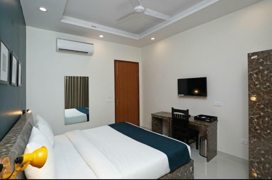 غورغاون Hotel Galaxy Inn المظهر الخارجي الصورة